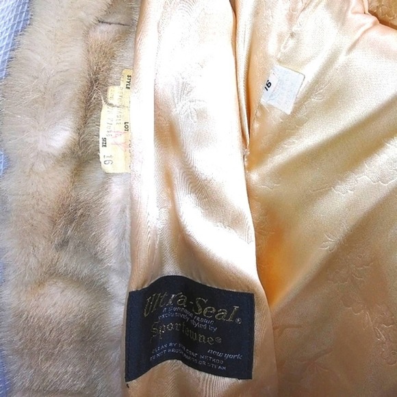 VINTAGE Deluxe Fur-like COAT Cream Beige Ivory Gold Buttons Superior Fabric RARE - Picture 13 of 14